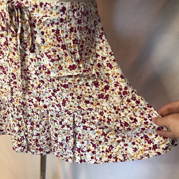 COTTON ON 90s style Pink Floral Viscose Mini Skirt, Y2K, flowers, tie up Size XS - Picture 3 of 8